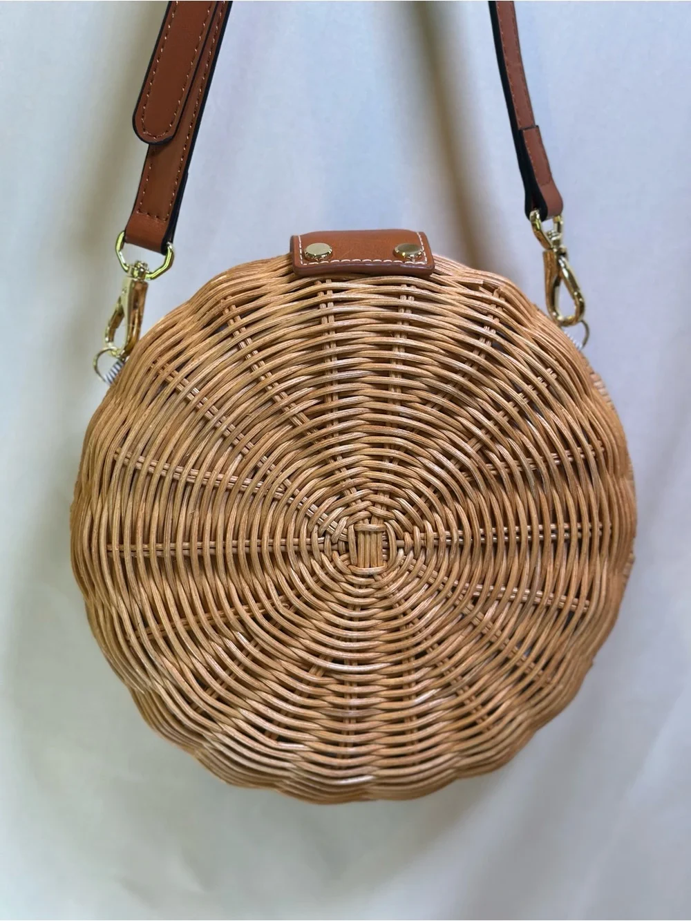 J. McLaughlin round wicker Romina Crossbody Bag in Tan coastal grandma style - Picture 3 of 7